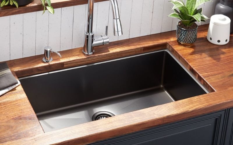 4 Reasons to Install a New Sink in Your Home