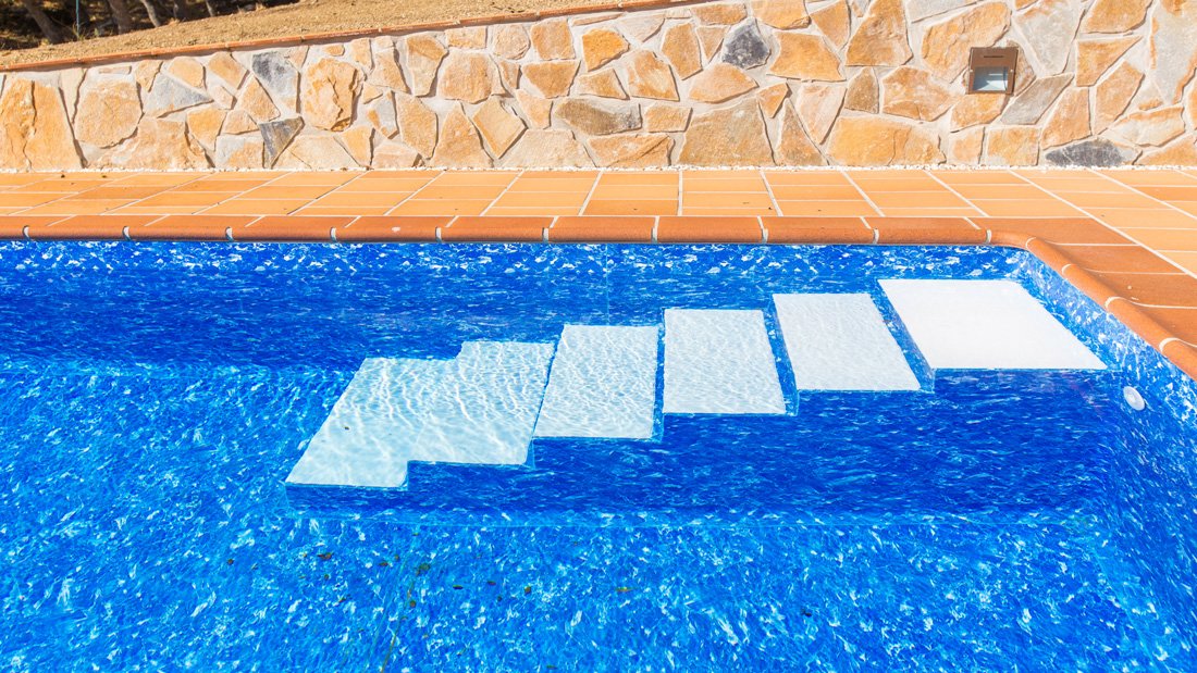 Pool Tiles Miami: Guide to the Finest Quality