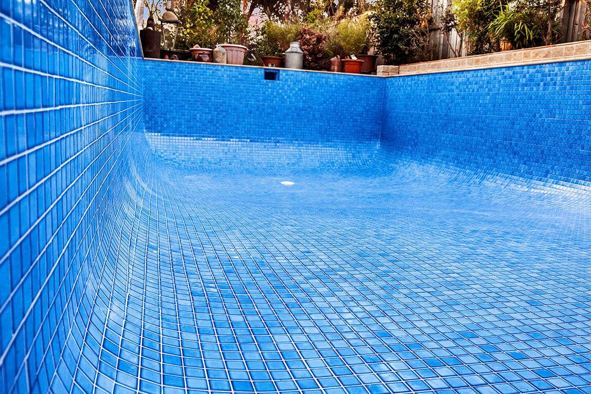 Blue Pool Tiles: What’s The Catch?